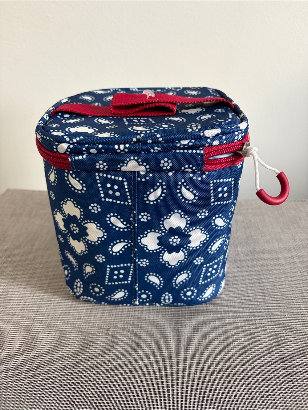 NWT mini cooler bag - Picture 2 of 3